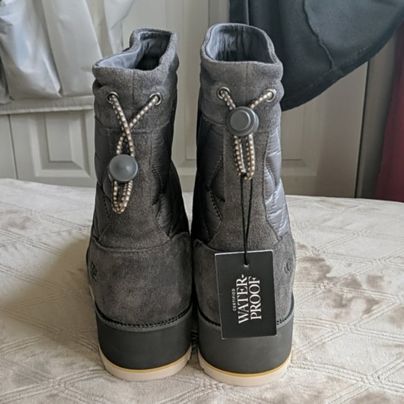 UGG Beck Boot waterproof size 8 NWOB winter boots - Picture 3 of 5